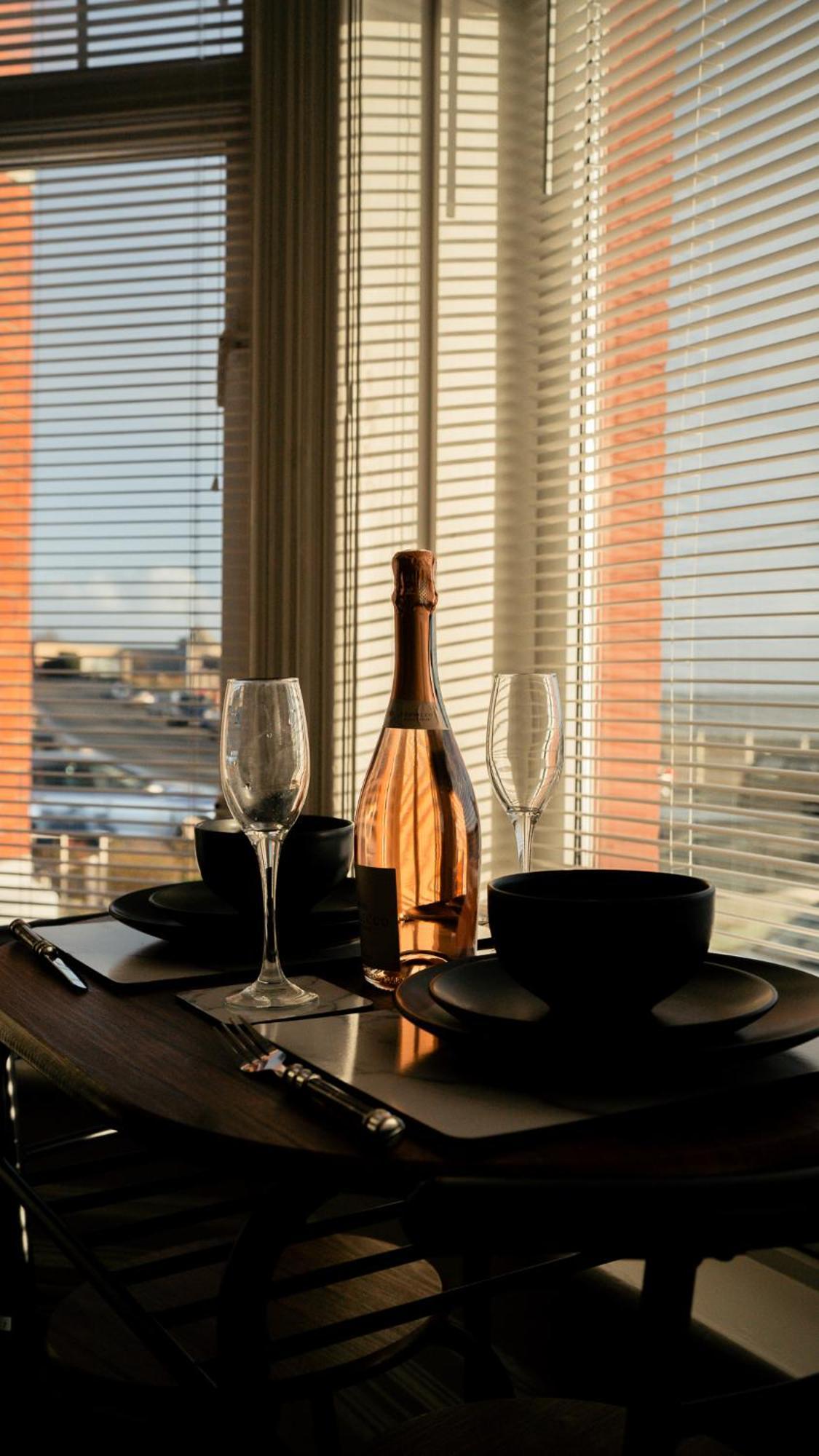 Stunning 2 Bedroom Ground Floor Sea View Apartment โรส์-ออน-ซี ภายนอก รูปภาพ